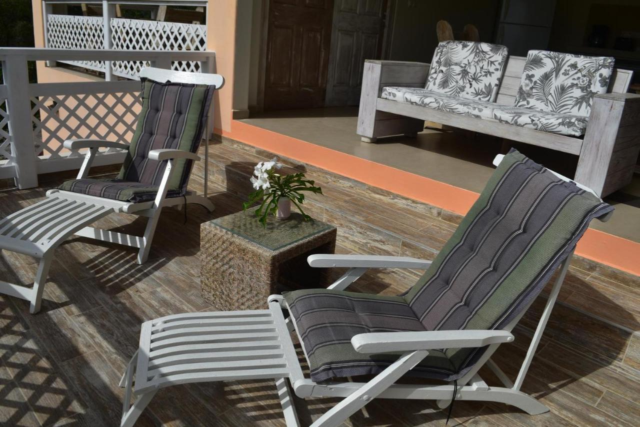 Don Genaro Apartments Barber エクステリア 写真
